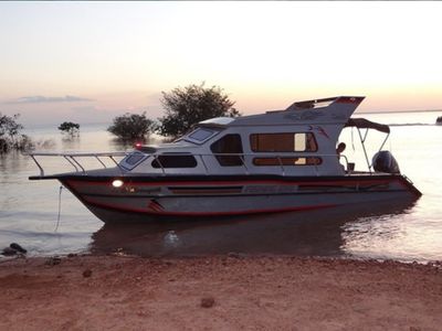 Lancha de pesca cabine luxo