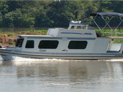 Lancha de pesca em Manaus